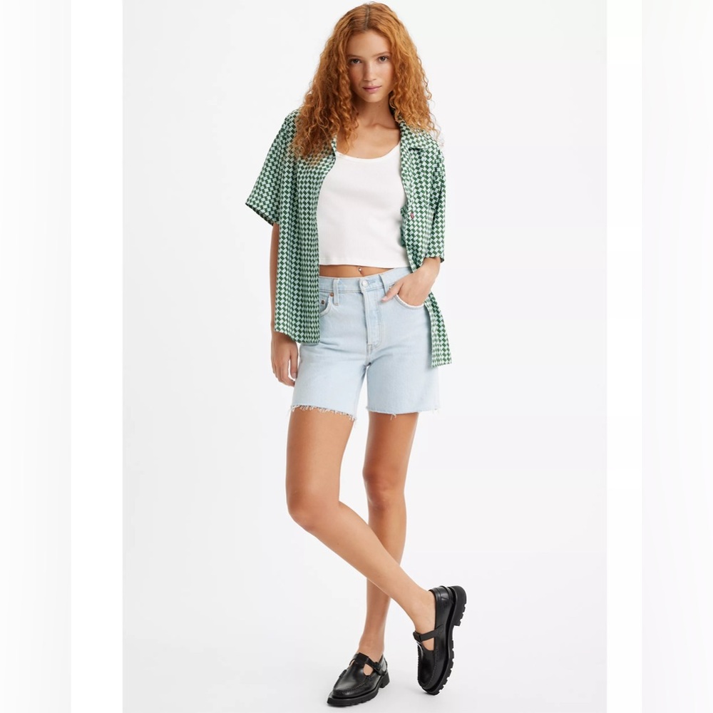 Women's Levi's® 501™ Mid-Thigh Frayed Shake It Up Light Denim Jean Shorts 32 NWT